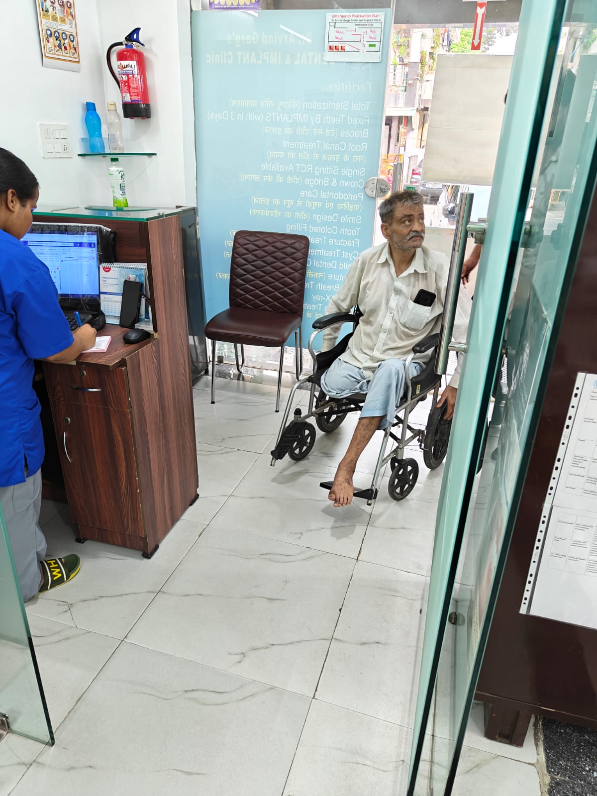 Wheelchair user entering the clinic through the accessible entrance